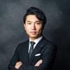 吉田さん宣材写真(正方形)
